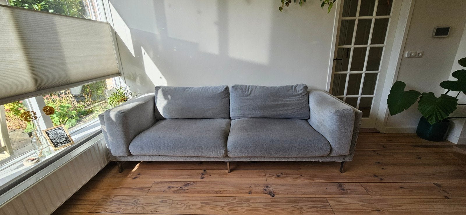 Gratis ophalen: Grijze Nockeby driepersoonsbank, Ophalen, 250 tot 300 cm, Gebruikt, Tweepersoons