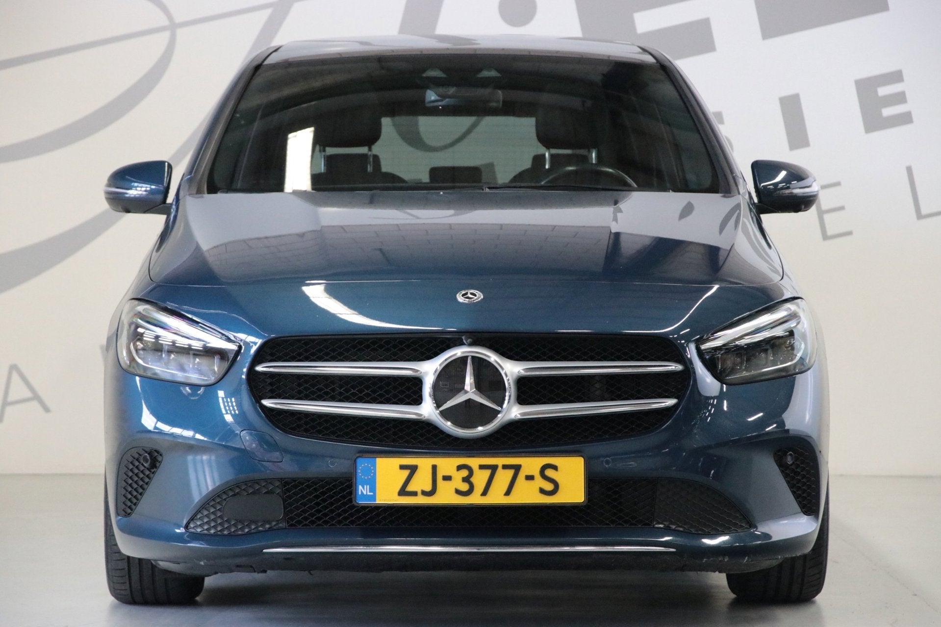 Mercedes-Benz B-klasse 180 Apple carplay/ Memory/ Panoramasc, Gebruikt, 4 cilinders, 700 kg, Blauw