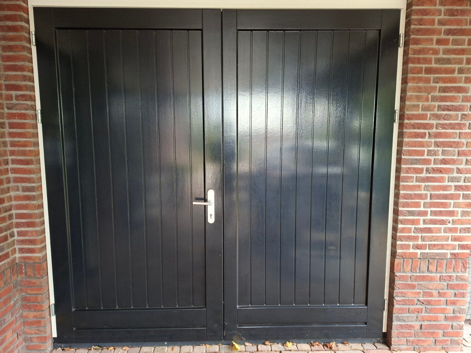 Zwarte houten garagedeuren, Garagedeur, Zo goed als nieuw, 200 tot 215 cm, Hout