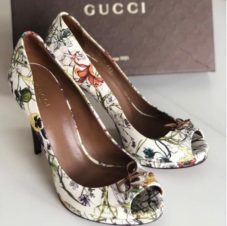 Gucci flora infinity peep toe, Wit, Ophalen of Verzenden, Gucci, Schoenen met hoge hakken