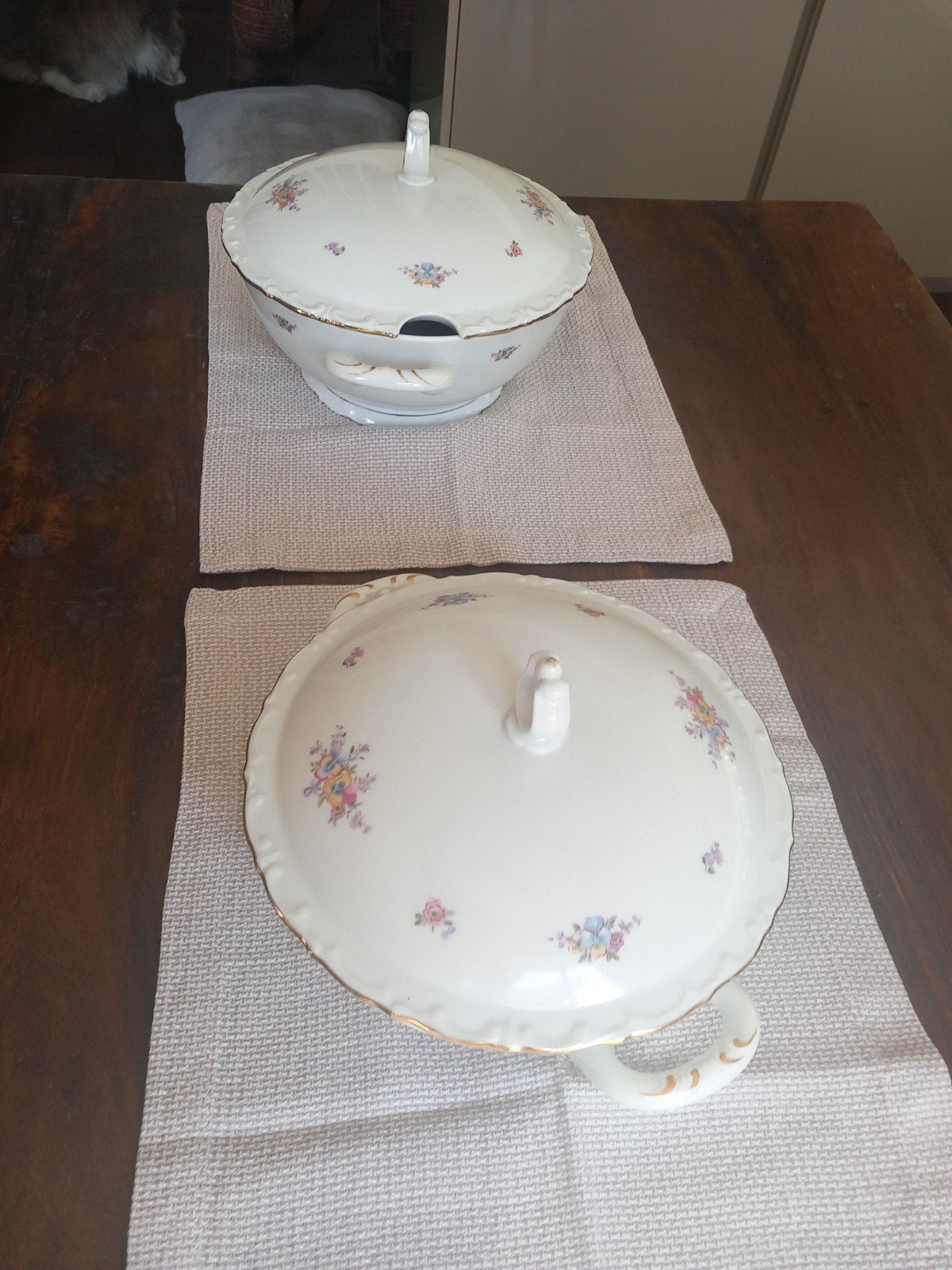 2 prachtige schalen met deksel, € 20 per stuk, samen 35 euro, Ophalen