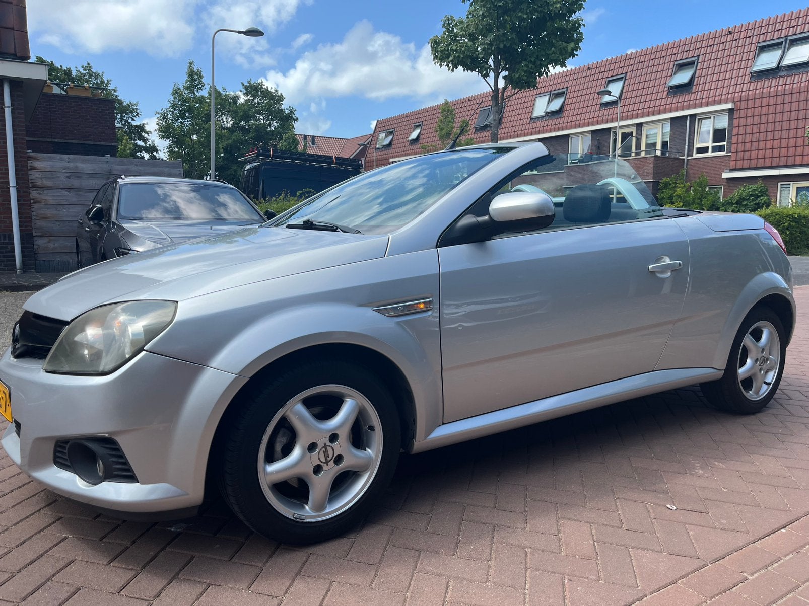 Opel Tigra 1.4 16V Twintop 2006 Grijs, Auto's, Voorwielaandrijving, 4 cilinders, Cabriolet, 49 €/maand