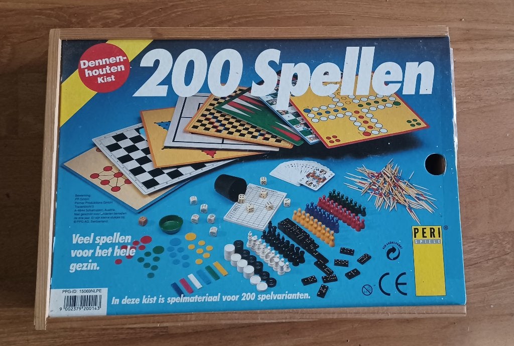 200 spellen in houten kist, Hobby en Vrije tijd, Gezelschapsspellen | Bordspellen, Ophalen of Verzenden, Zo goed als nieuw