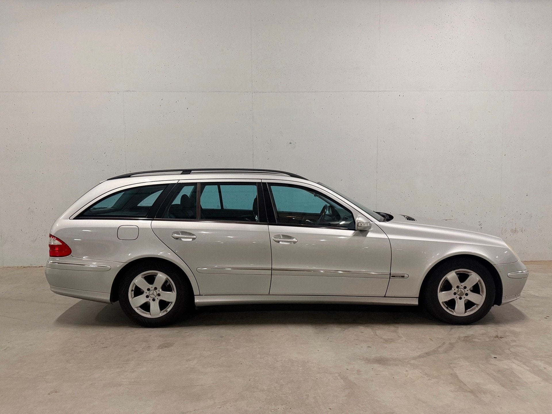 Mercedes-Benz E-klasse Combi 200 K. Avantgarde Automaat Leer, Automaat, Dealer onderhouden, Achterwielaandrijving, Gebruikt