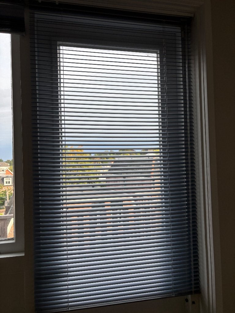 Luxaflex grijsblauw, Huis en Inrichting, Ophalen, Overige materialen, Luxaflex, Gebruikt