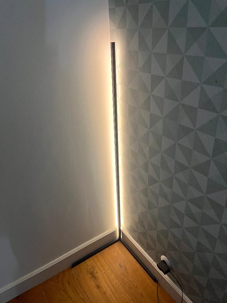 Vloerlamp hoek LED dimbaar, Ophalen, 100 tot 150 cm, Zo goed als nieuw, Modern