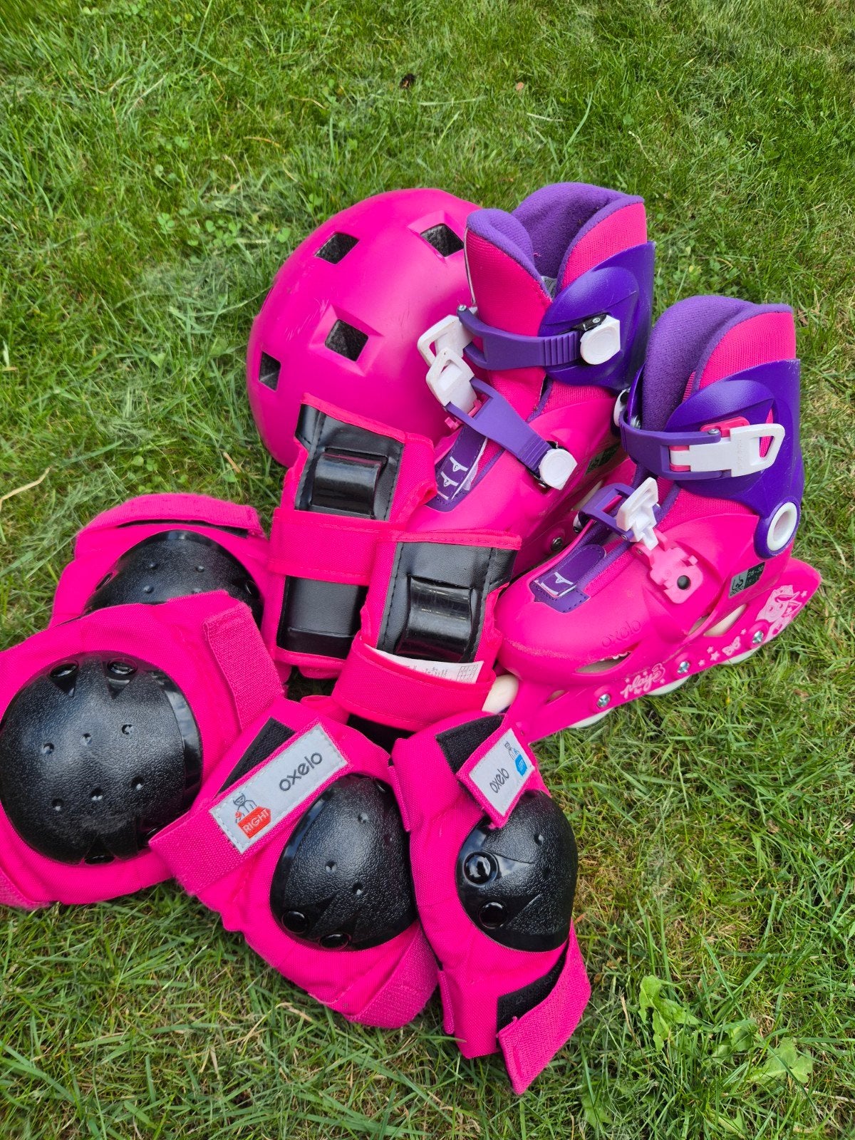 Oxelo rolschaatsen met helm en beschermers, maat 28/30, Kinderen en Baby's, Speelgoed | Buiten | Rolschaatsen, Ophalen, Verstelbaar