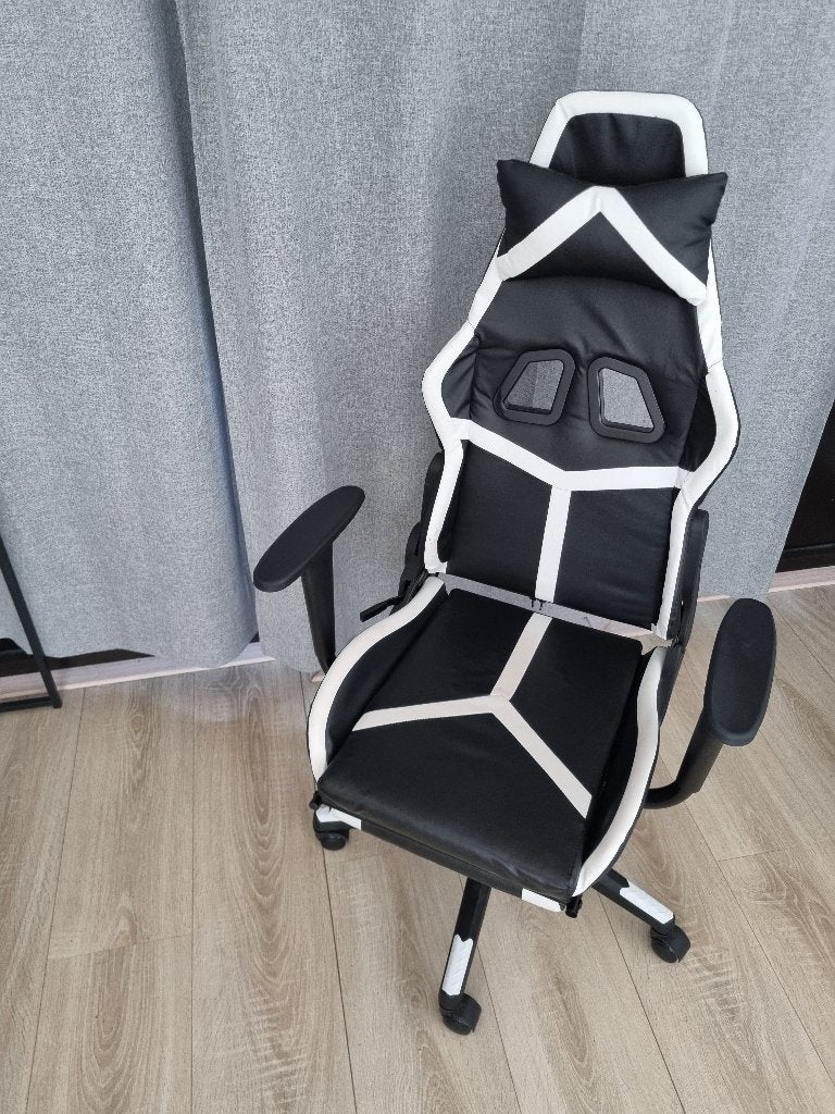 Gaming Chair with footrest, Ophalen, Ergonomisch, Zo goed als nieuw, Zwart