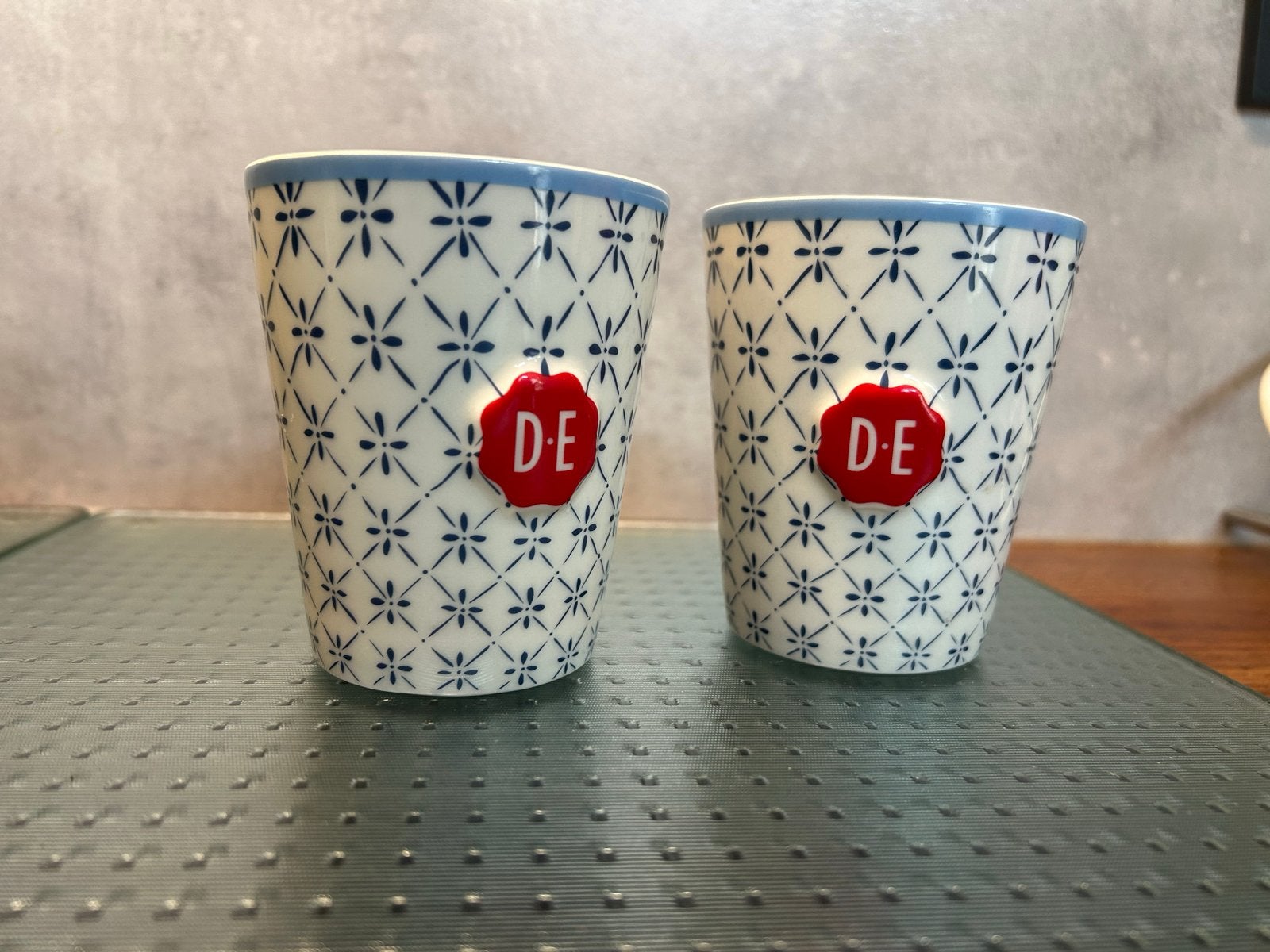 Set van zeldzame DE melkbekers raja europe, Overige merken, Keramiek, Zo goed als nieuw, Modern