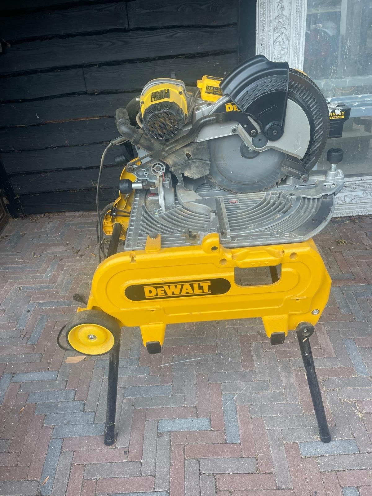DeWalt  Afkortzaag/zaagtafel (combi) 2000W D27107XPS, Ophalen, Gebruikt, 70 mm of meer, Overige typen