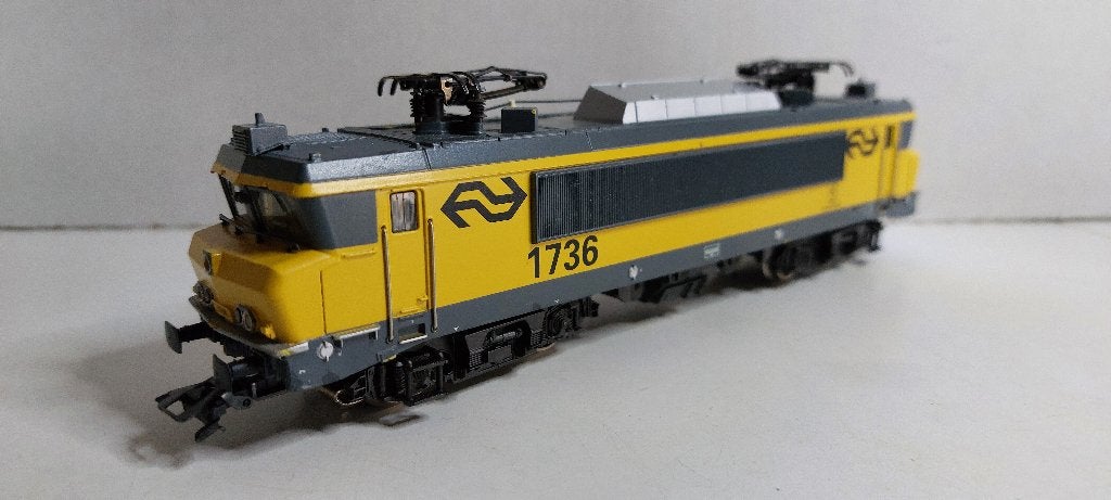 NS Loc 1736 met Esu decoder en verlichting Rood /Wit (08), Wisselstroom, Locomotief, Ophalen of Verzenden, Märklin