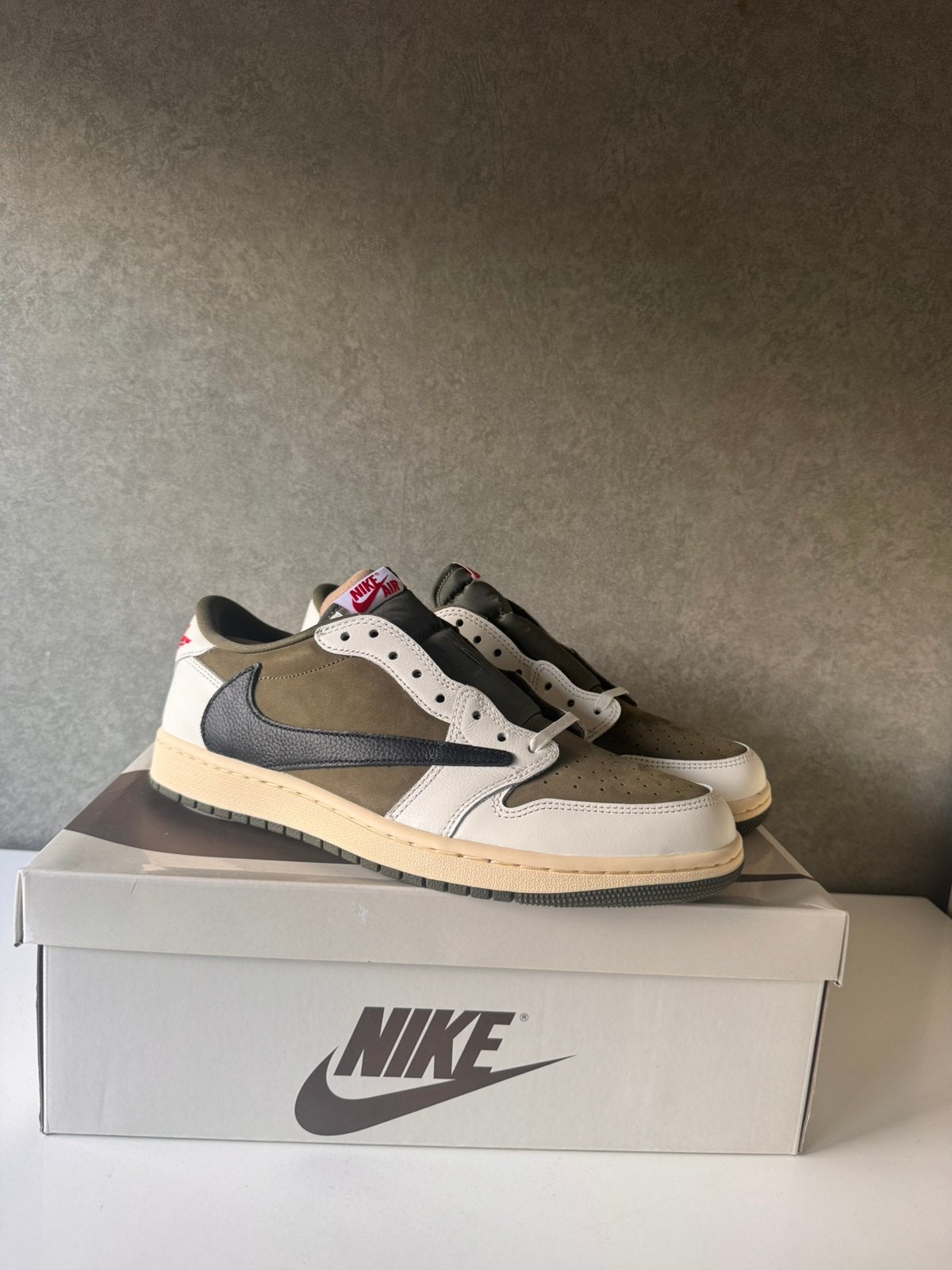 Nike Air Jordan 1 Low Travis Scott Reverse Olive | Maat 44.5, Overige kleuren, Nieuw, Ophalen of Verzenden, Sneakers of Gympen