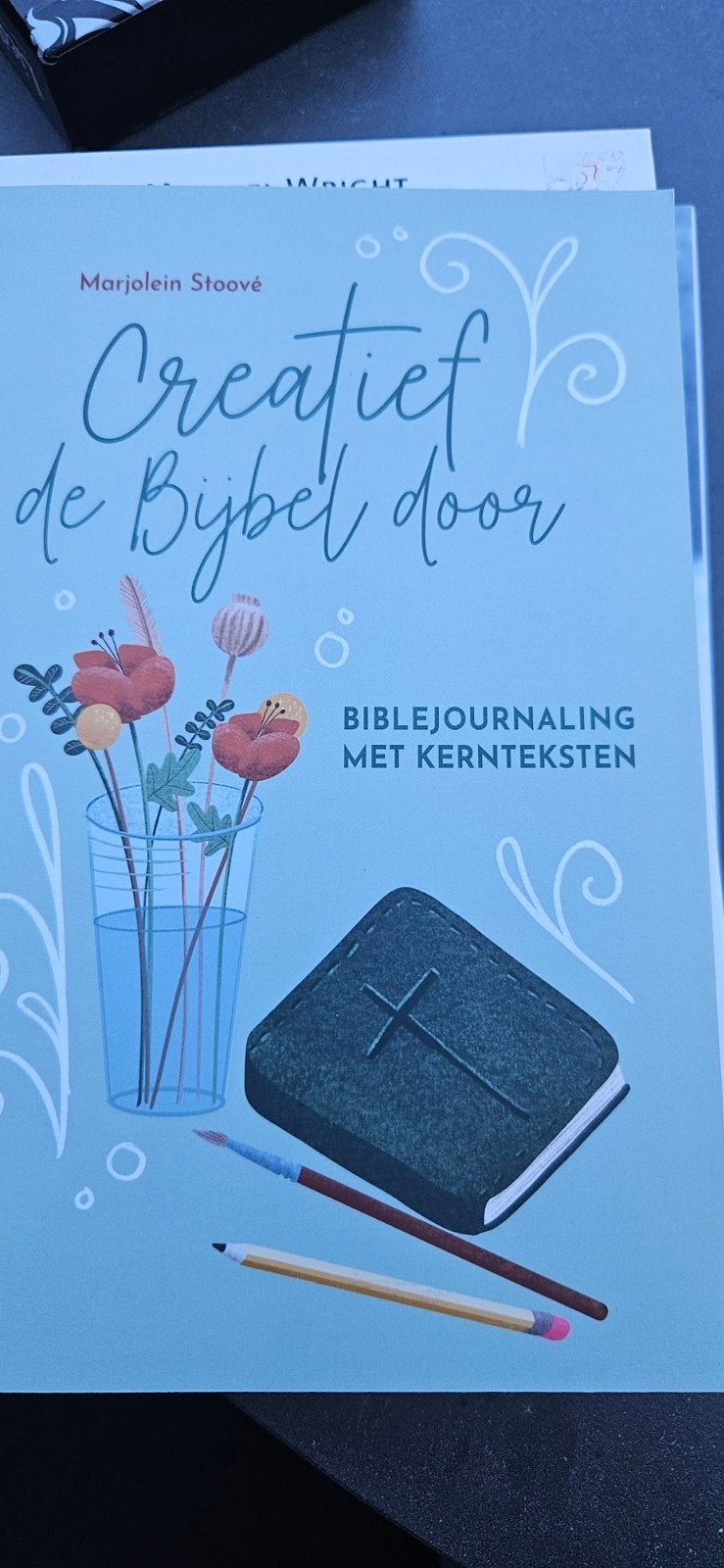 Marjolein Stoové - Creatief de Bijbel door, Boeken, Godsdienst en Theologie, Ophalen of Verzenden, Zo goed als nieuw, Marjolein Stoové