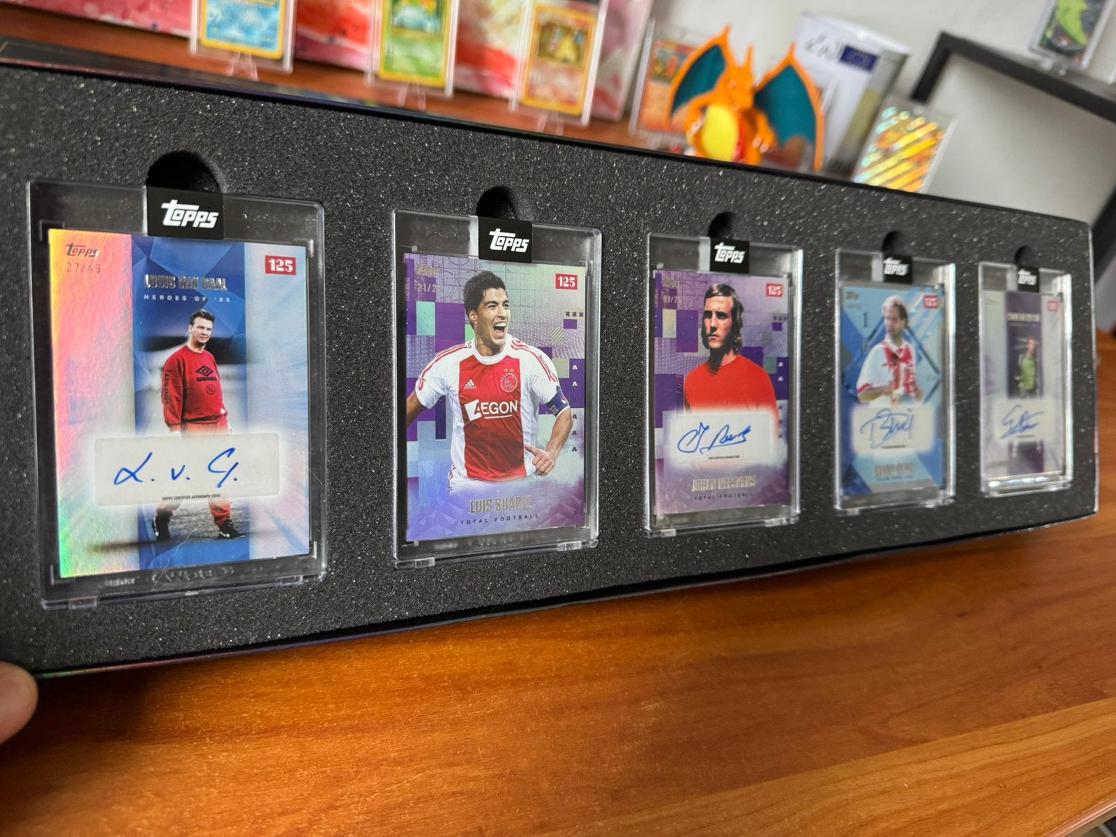 Complete Ajax 125 box van Topps! Diverse handtekeningen!!, Ophalen of Verzenden, Zo goed als nieuw