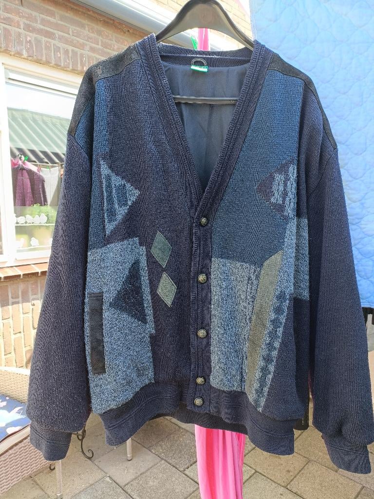 Een donkerblauw gevoerd Heren vest met V-Hals., Kleding | Heren, Truien en Vesten, Blauw, Overige maten, Ophalen of Verzenden