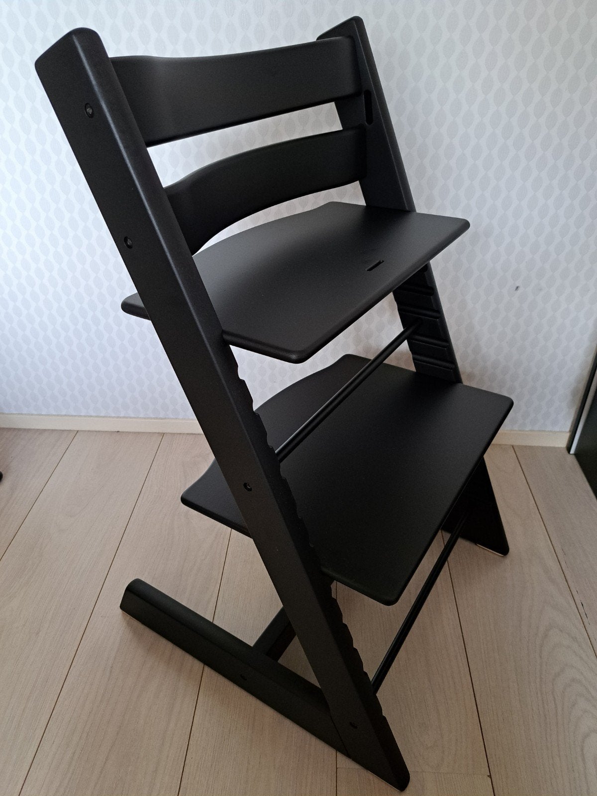 Tripp Trapp/Trip Trap Stokke nieuw model kinderstoel zwart, Ophalen, Zo goed als nieuw, Meegroeistoel