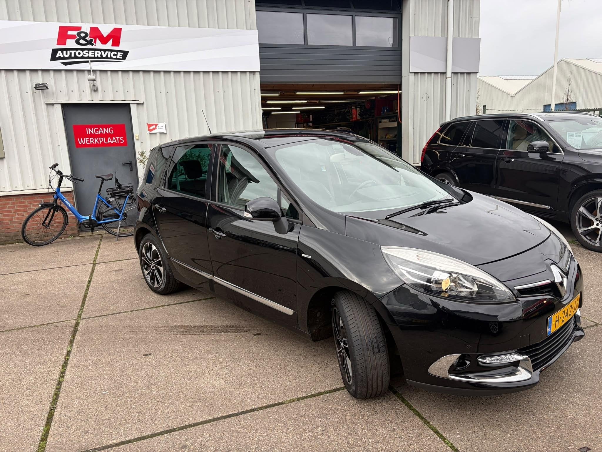 Renault Scénic 1.2 TCe Bose Clima, cruise, camera, trekhaak, Voorwielaandrijving, Gebruikt, 4 cilinders, Verwarmde buitenspiegels