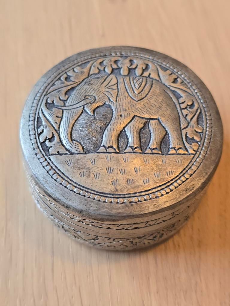 2x Prachtig antieke pillendoosje uit Combodja met Olifant, Ophalen of Verzenden