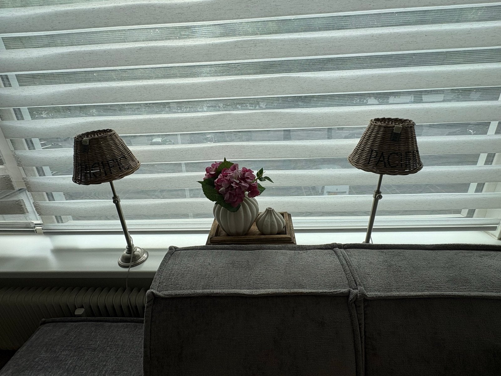 Set van 2 Riviera Maison Tafellampen met Rotan Kappen, Huis en Inrichting, Lampen | Tafellampen, Ophalen, Met schakelaar, Riviera Maison