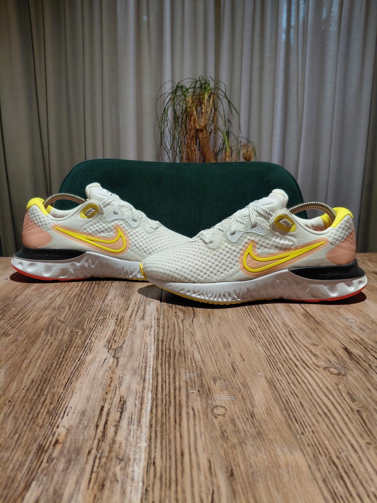 Nike Renew Run 2 'Bright Mango' Size 38, Wit, Nike, Ophalen of Verzenden, Sneakers of Gympen