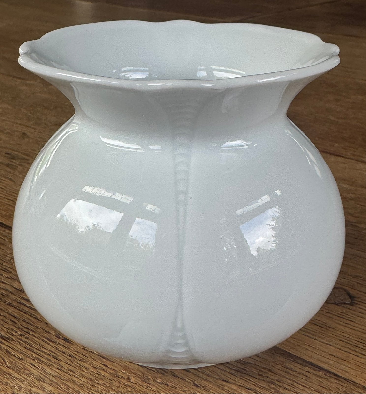 Vintage wit porseleinen vaasje - Royal Porzellan Bavaria KPM, Ophalen of Verzenden, Zo goed als nieuw, Wit, 9 cm