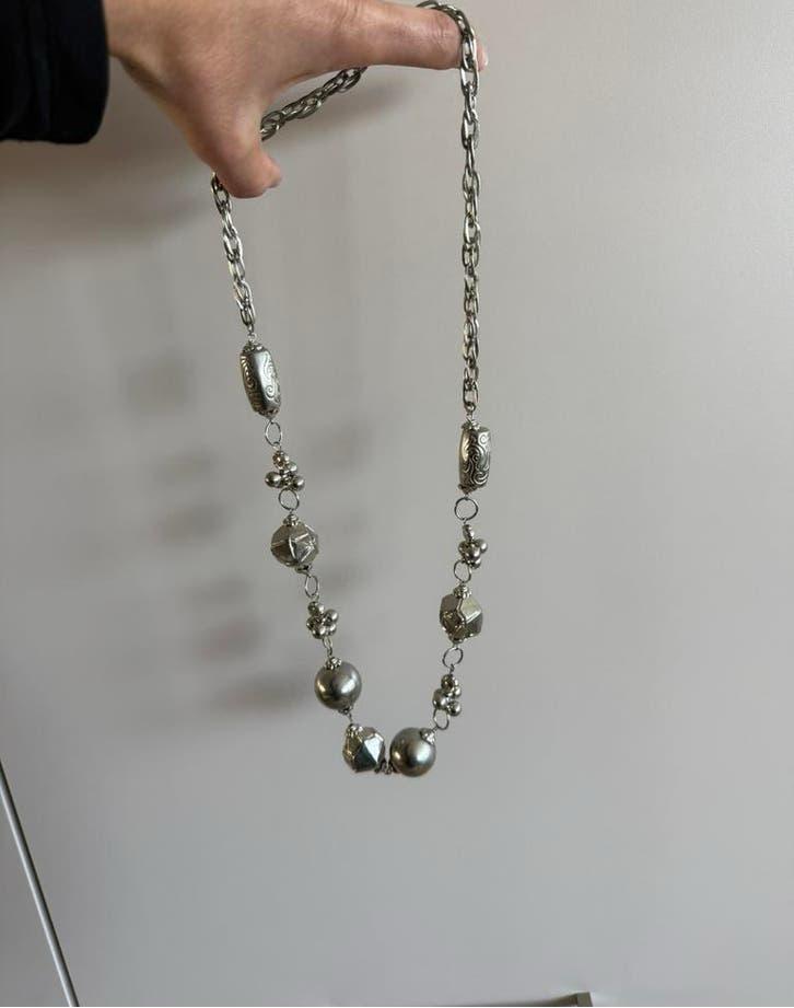 Zilverkleurige ketting met kralen en hanger, Ophalen of Verzenden, Zo goed als nieuw, Zilver, Overige materialen