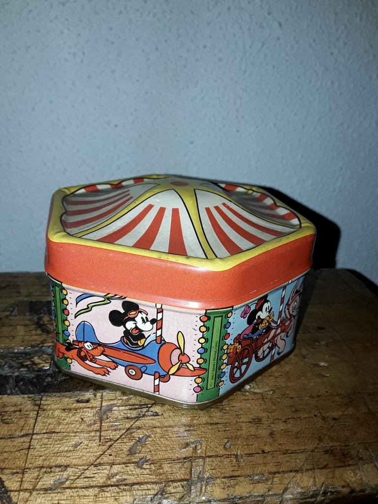 6 hoekig carrousel blikje van Disney, Verzamelen, Blikken, Ophalen of Verzenden, Zo goed als nieuw, Overige