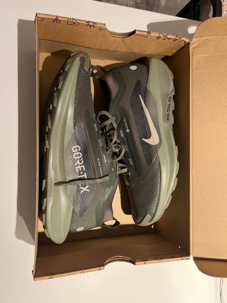 Nike Pegasus Trail 5 GTX - Maat 42,5 - Zo goed als nieuw, Sport en Fitness, Loopsport en Atletiek, Ophalen of Verzenden, Zo goed als nieuw