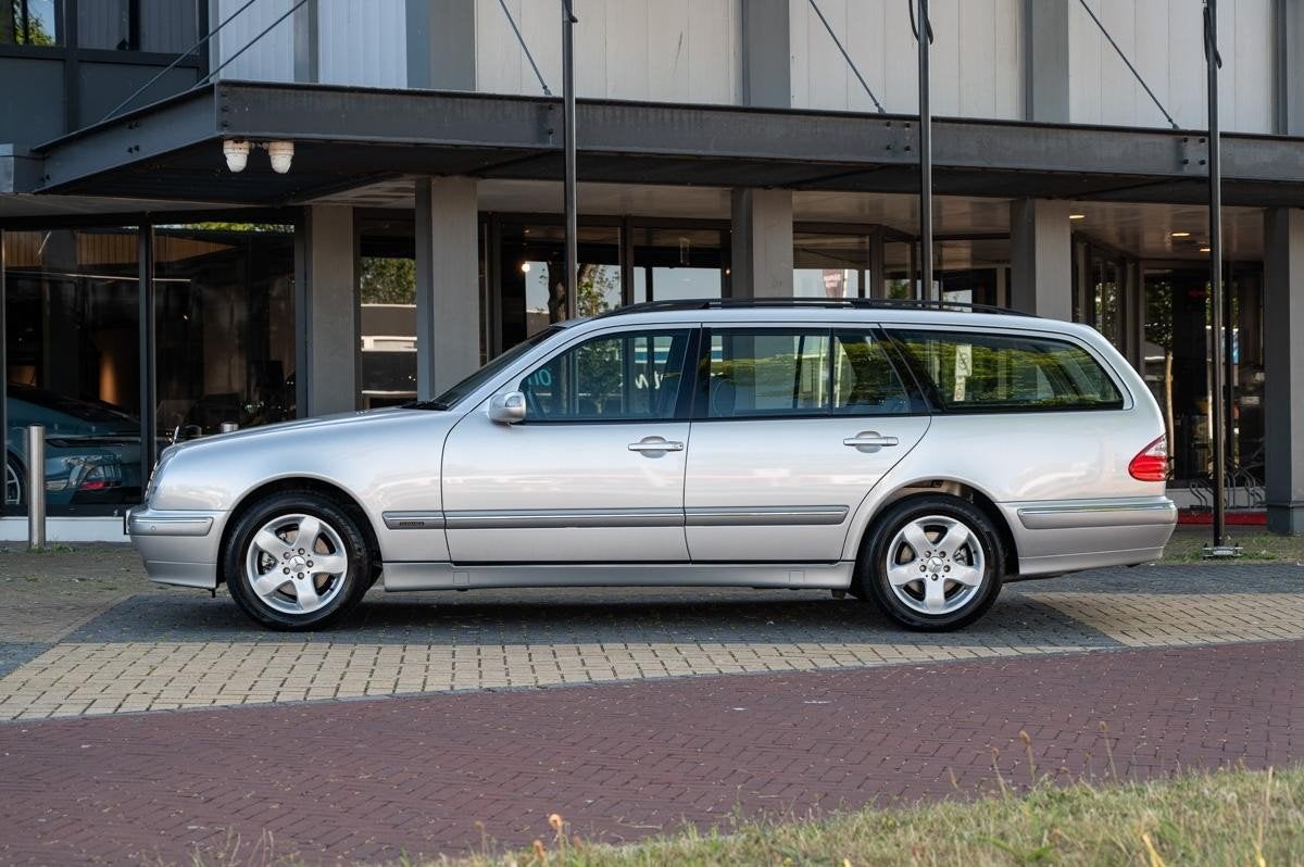 Mercedes-Benz E-Klasse E240 Elegance Combi W210 (bj 2000), Auto's, Oldtimers, Lederen bekleding, Zwart, Handgeschakeld, 170 pk