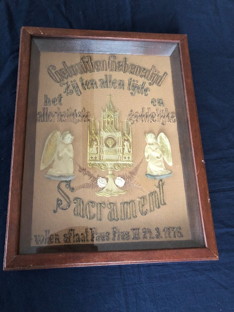 religie wandkleed in orginele wand vitrine kastje, Ophalen of Verzenden