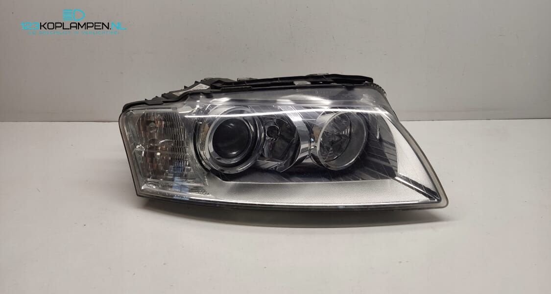 Audi A8 D3 Facelift Xenon Koplamp rechts