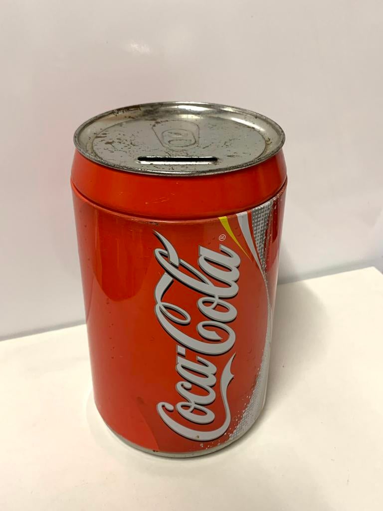 Prachtige spaarpot Coca Cola gekleurd, Verzamelen, Spaarpotten, Ophalen of Verzenden, Zo goed als nieuw, Steen, Aardewerk of Keramiek