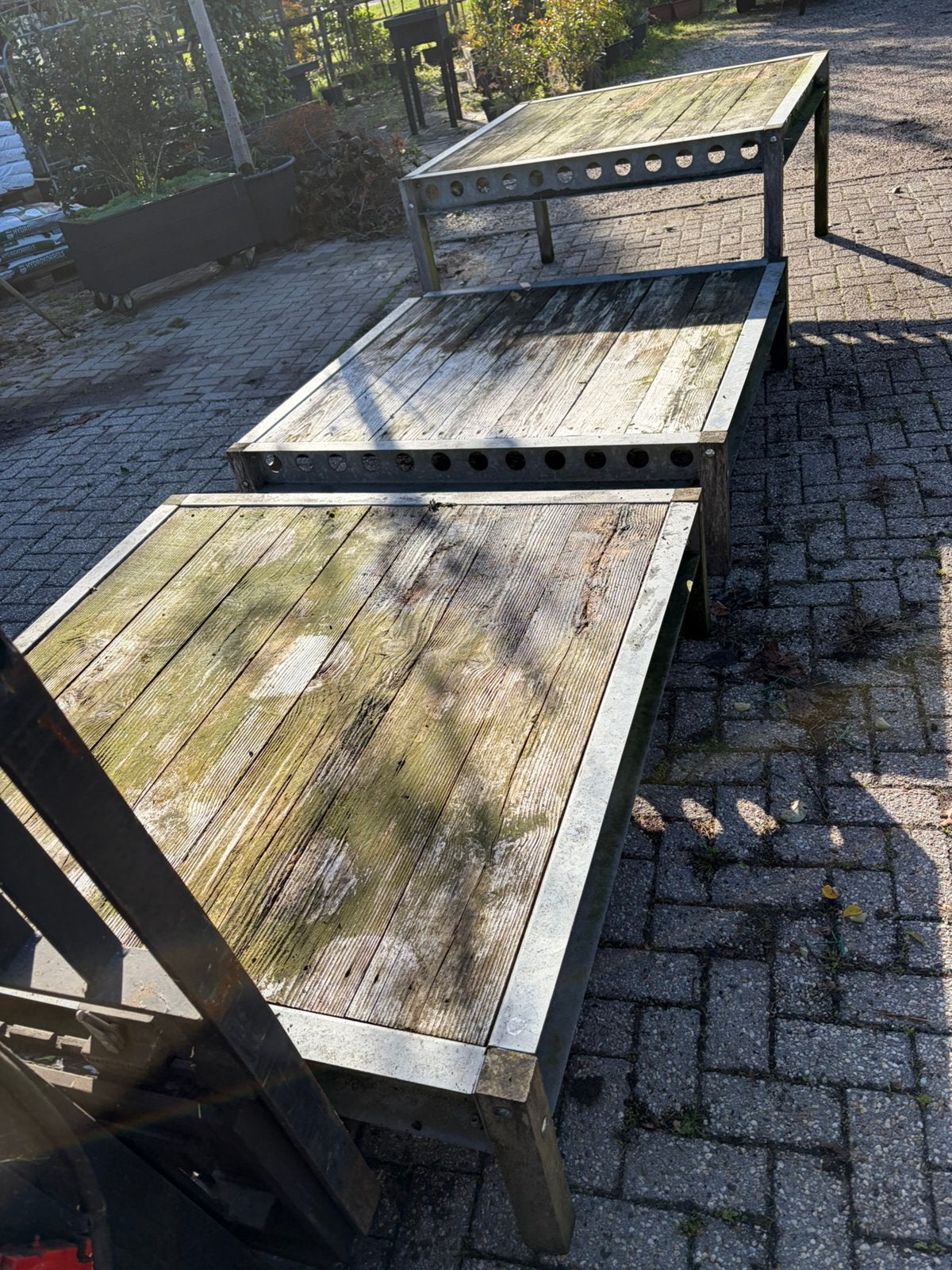 Plant tafels  150 x150 met hardhout poten en douglas boven