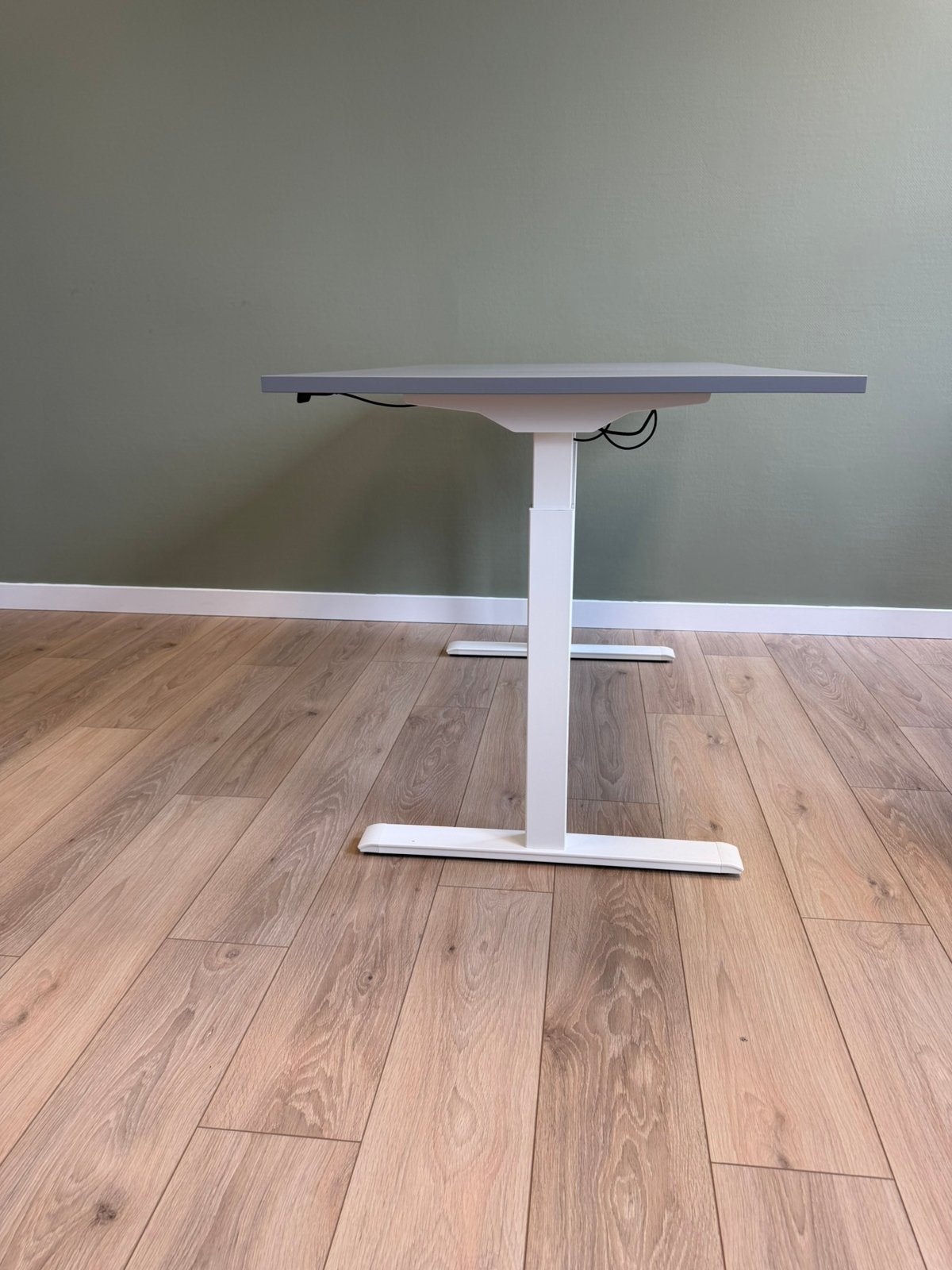 IKEA RODULF Elektrisch Zit-Sta Bureau | 140 x 80 cm | €135, Ophalen, Zit-sta bureau, Elektrisch, Zo goed als nieuw