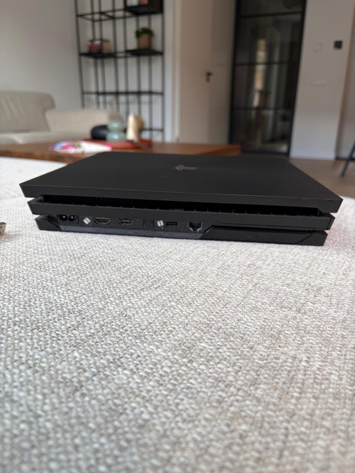 Sony PlayStation 4 Pro 1TB Zwart met controller, Spelcomputers en Games, Spelcomputers | Sony PlayStation 4, Gebruikt, Ophalen of Verzenden