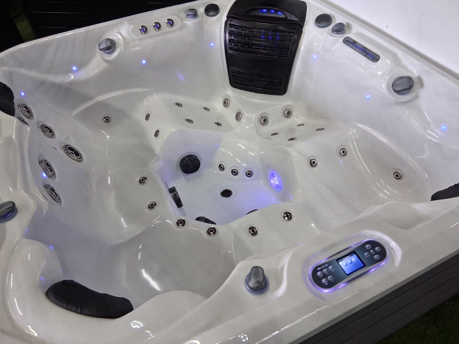 Foto 5 van Balboa jacuzzi 2 ligplaatsen audio spa + bezorging&garantie