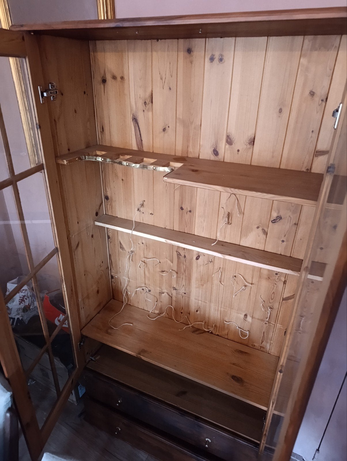 Ikea vitrinekast - gratis af te halen, Gebruikt, Klassiek, Met lade(s), Overige houtsoorten
