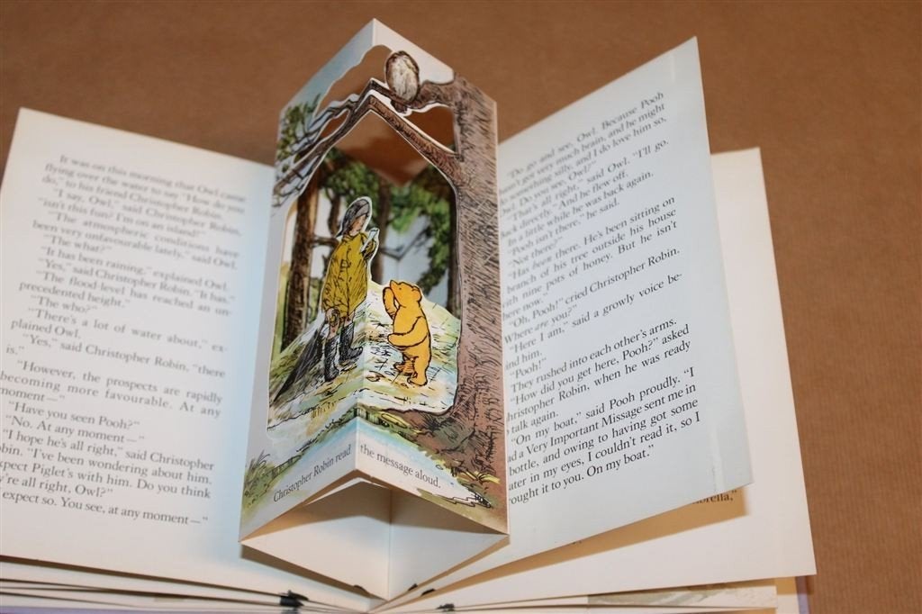 Piglet Surrounded by Water — Winnie-the-Pooh Pop-up Boek, Ophalen of Verzenden, Gelezen