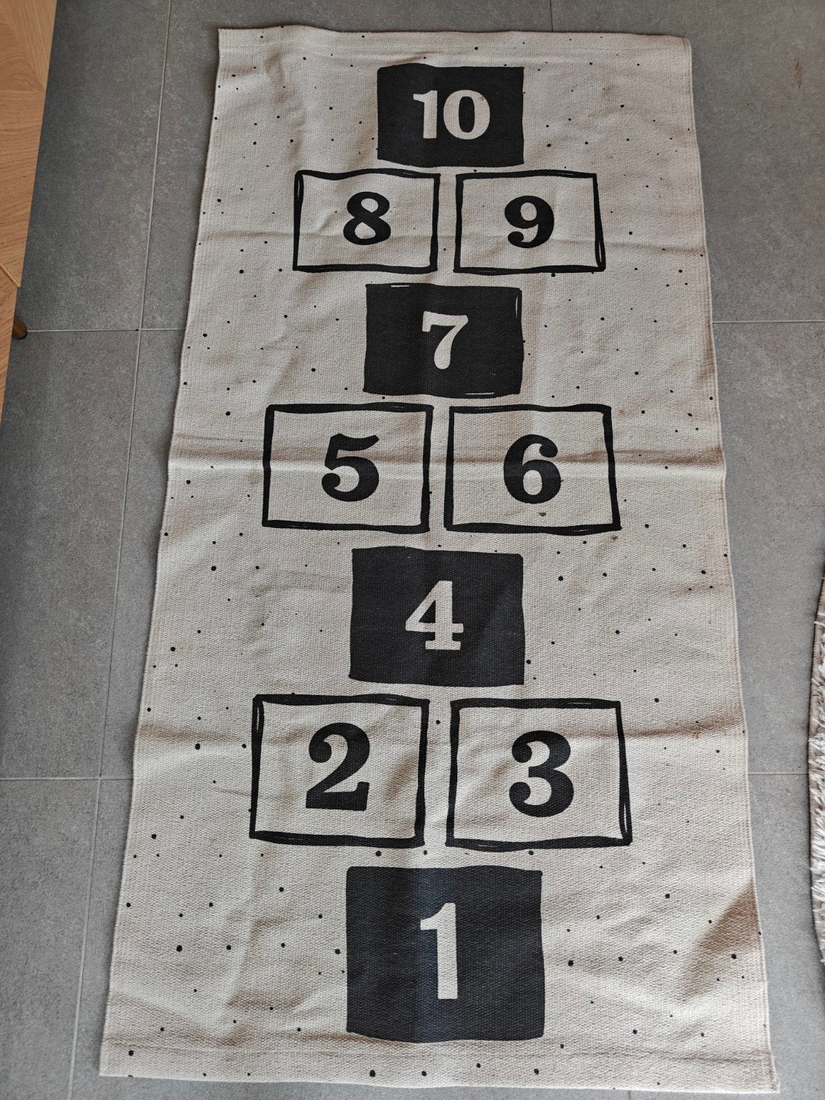 Kleed kinderkamer hinkelbaan, Gebruikt, Grijs, Speels, Kinderkamer, 150 tot 200 cm