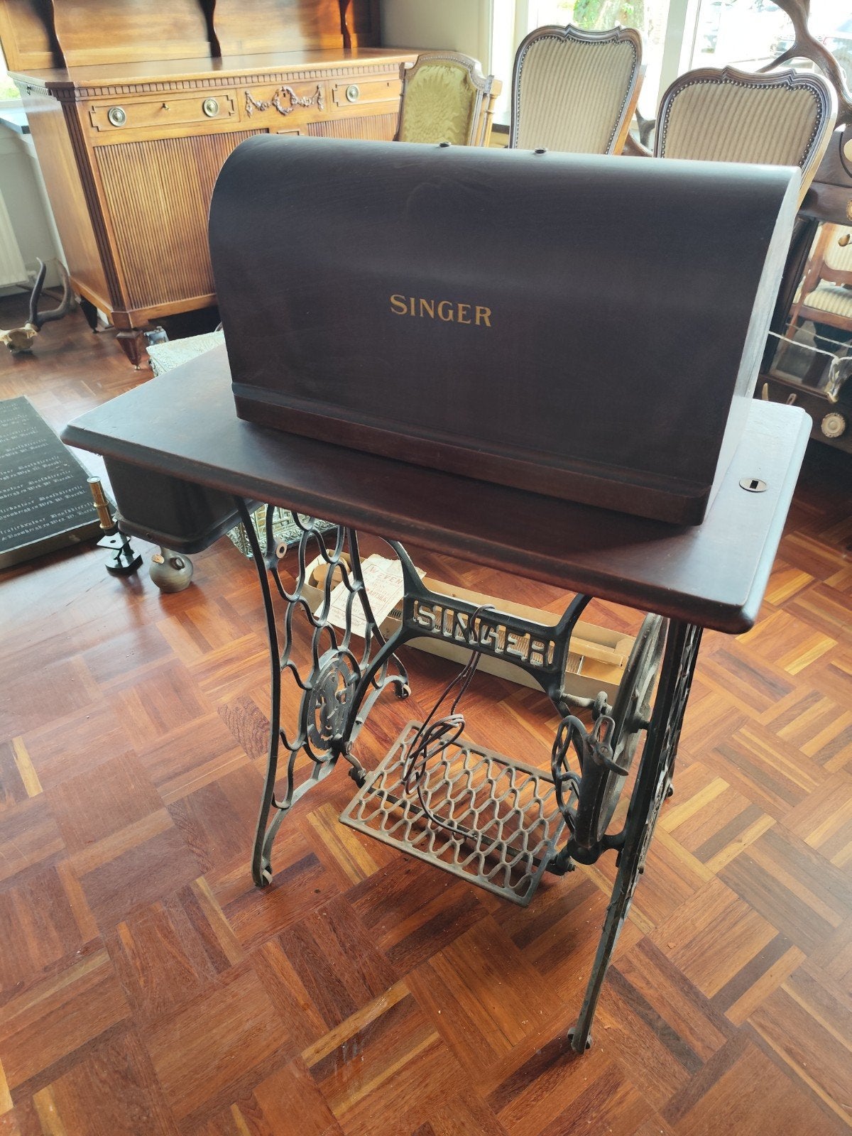 Antieke Singer Naaimachine met Onderstel, Ophalen