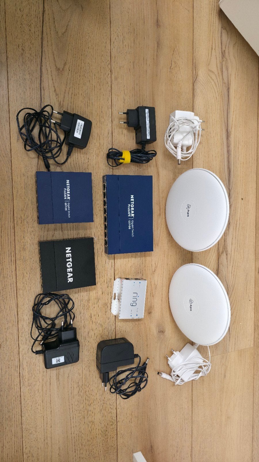 Netwerk Apparatuur: Switches, KPN Superwifi, Ring PoE, Computers en Software, Netwerk switches, Zo goed als nieuw, Ophalen of Verzenden