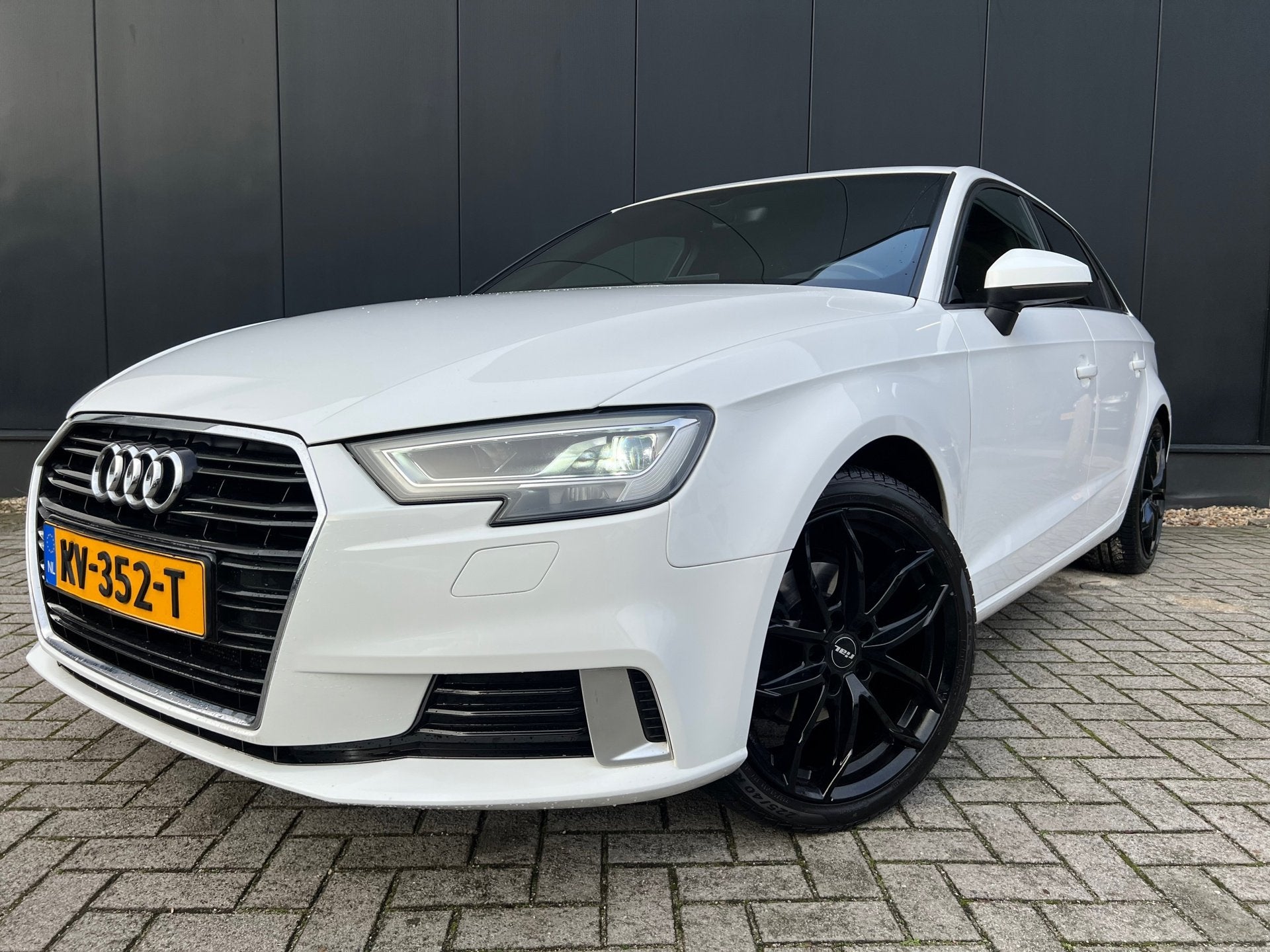 Audi A3 Sportback 1.0 TFSI Sport '16 Aut/Leer/Navi/18'Lmv/Na, Auto's, Audi, Gebruikt, 116 pk, Wit, 630 kg