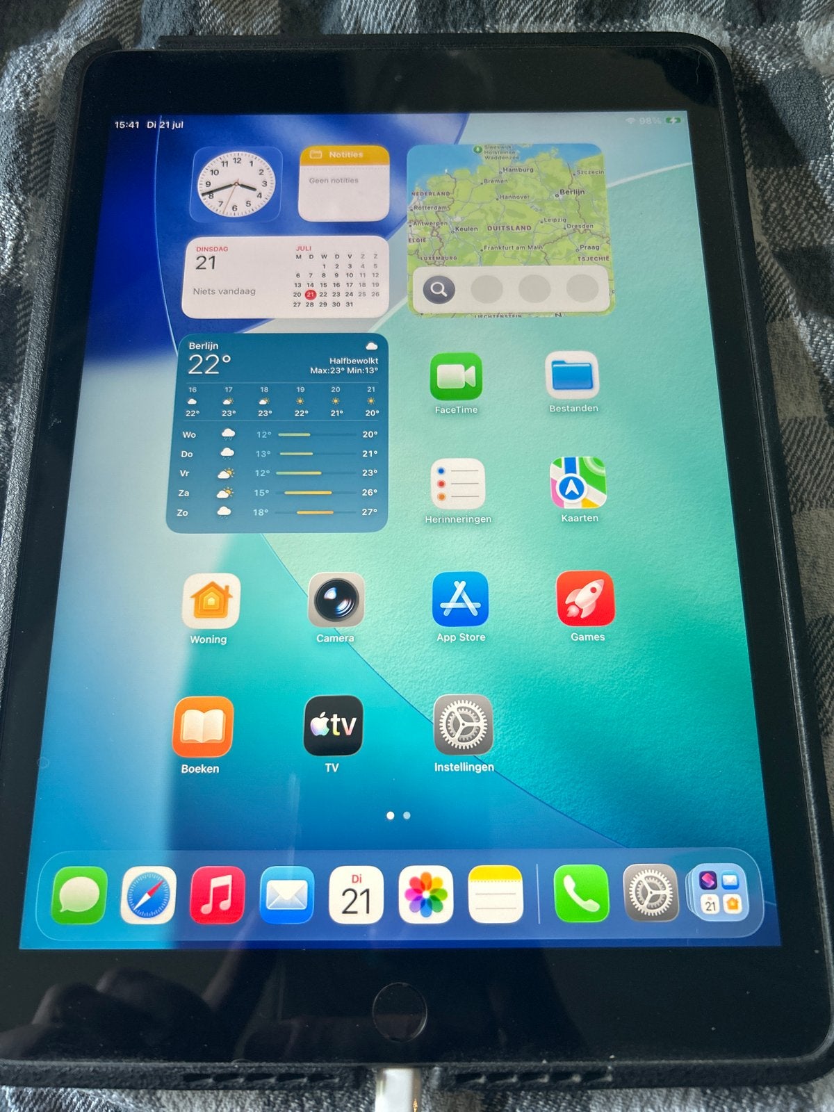Apple iPad (8e generatie) - 32GB - Wi-Fi - Zo goed als nieuw, Computers en Software, 10 inch, 32 GB, Apple iPad, Zwart
