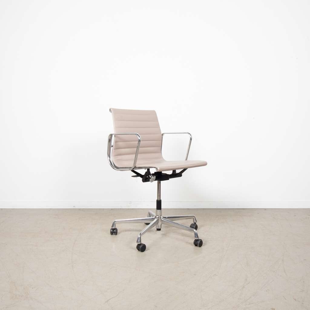 6x Vitra Eames EA 117 Bureaustoel Beige Leer – Aluminium