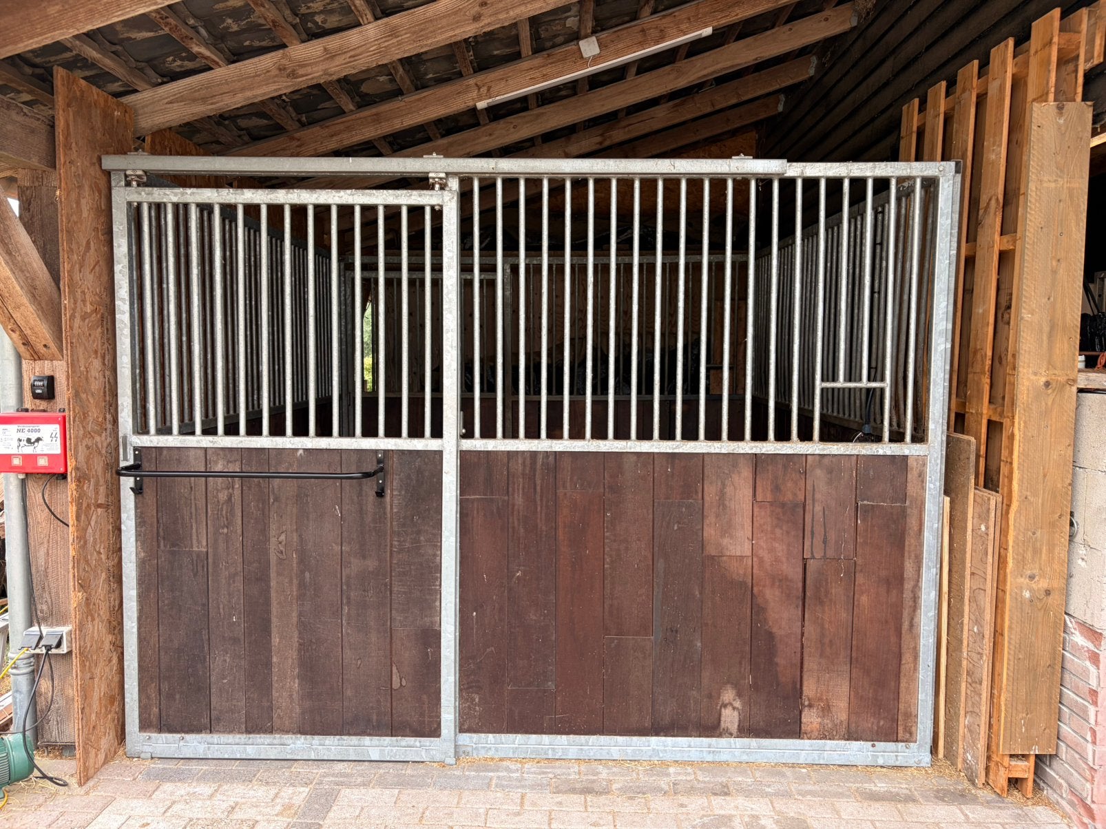 Volledige paardenstal te koop met hardhout, Dieren en Toebehoren, Stalling en Weidegang, Stalling, 1 paard of pony