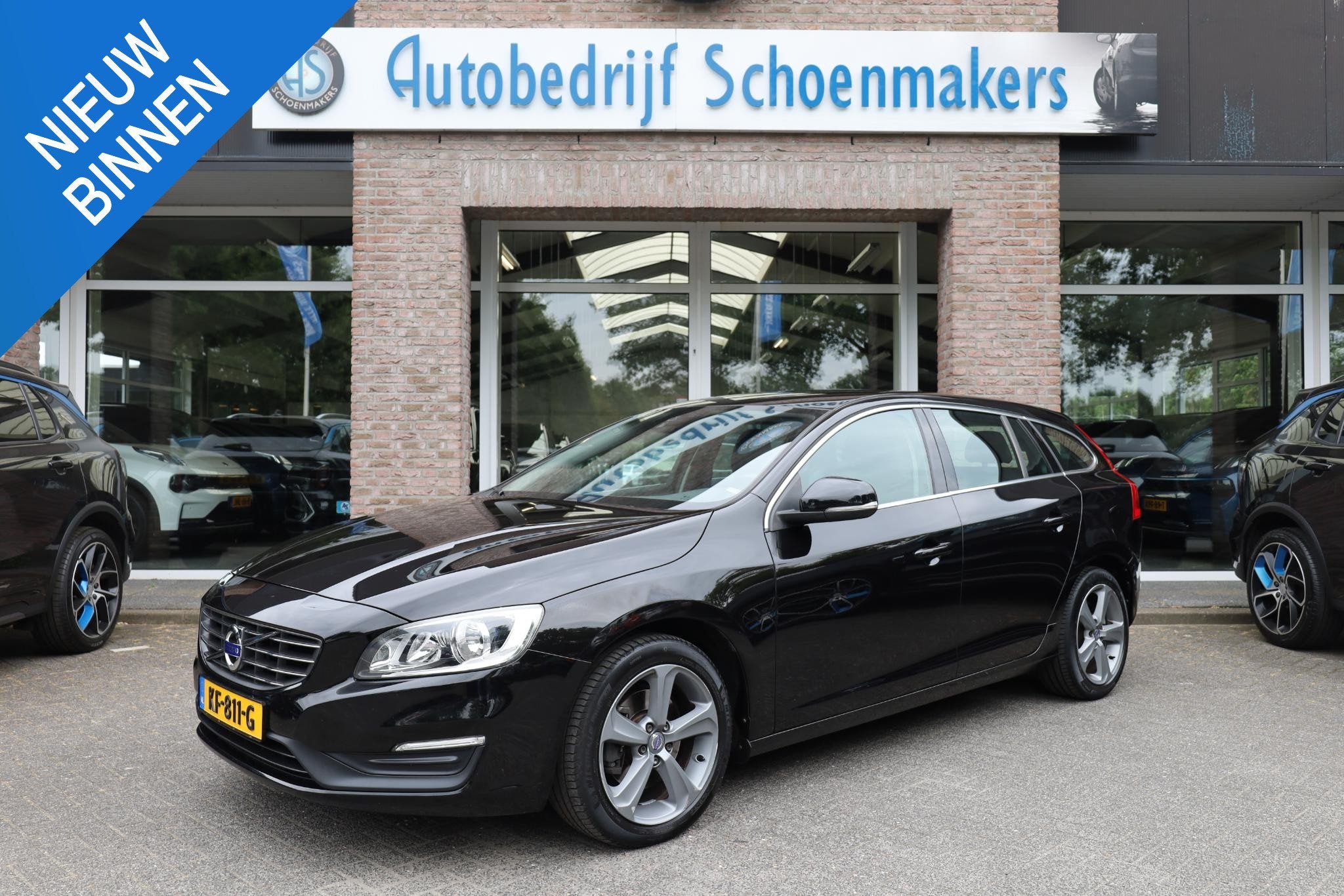 Volvo V60 2.0 D3 Momentum Business NAVI CRUISE CLIMA TREKHAA, Auto's, Volvo, Stof, Gebruikt, 4 cilinders, Zwart