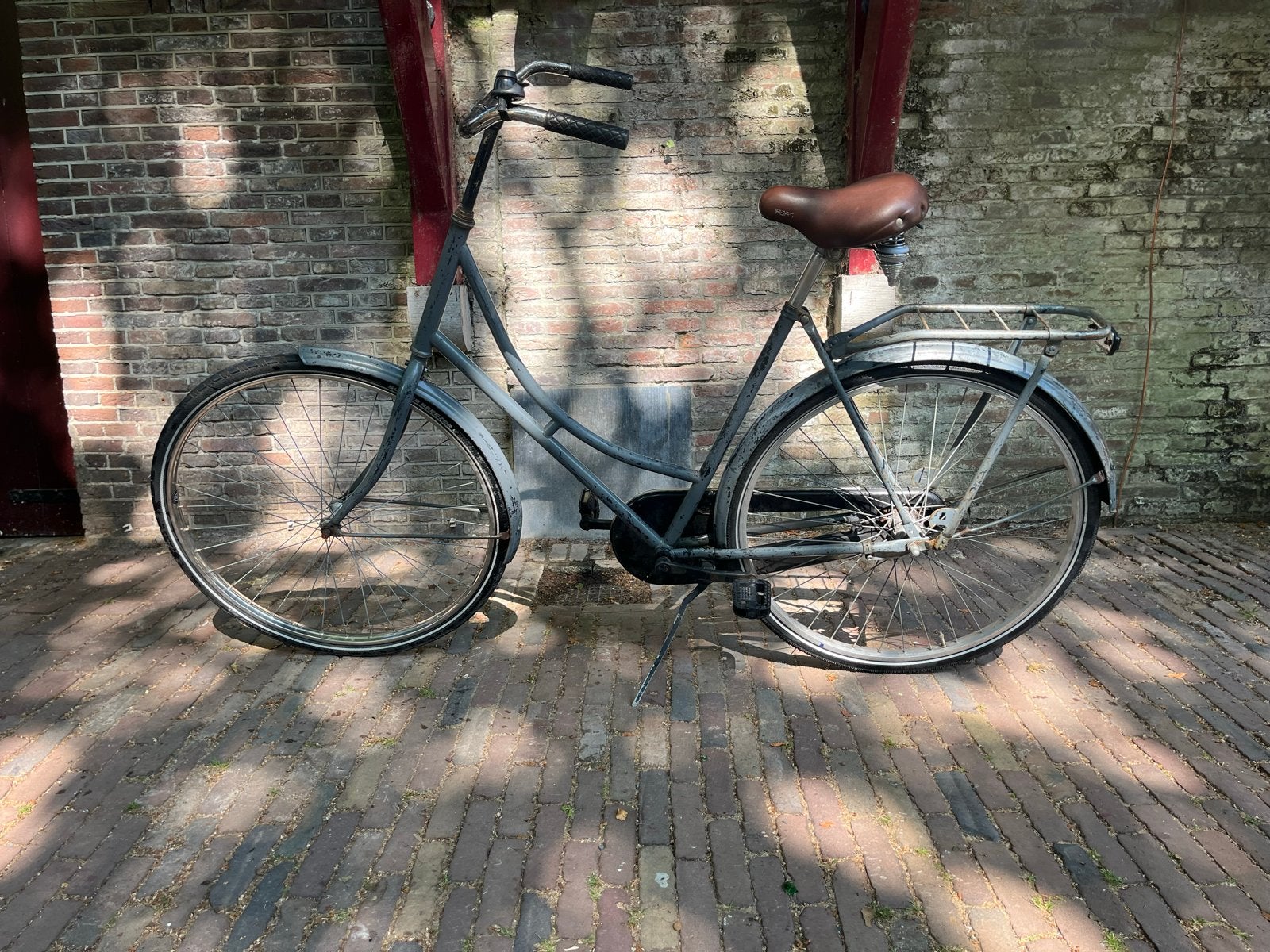 Omafiets 28 inch - Goede staat, alles werkt, Fietsen en Brommers, Fietsen | Dames | Omafietsen, Ophalen, Zo goed als nieuw, Terugtraprem