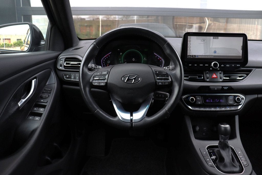 Hyundai I30 1.5 T-GDi MHEV Premium | Pano | Clima | Camera |, Auto's, Hyundai, Gebruikt, 4 cilinders, Zwart, Bedrijf