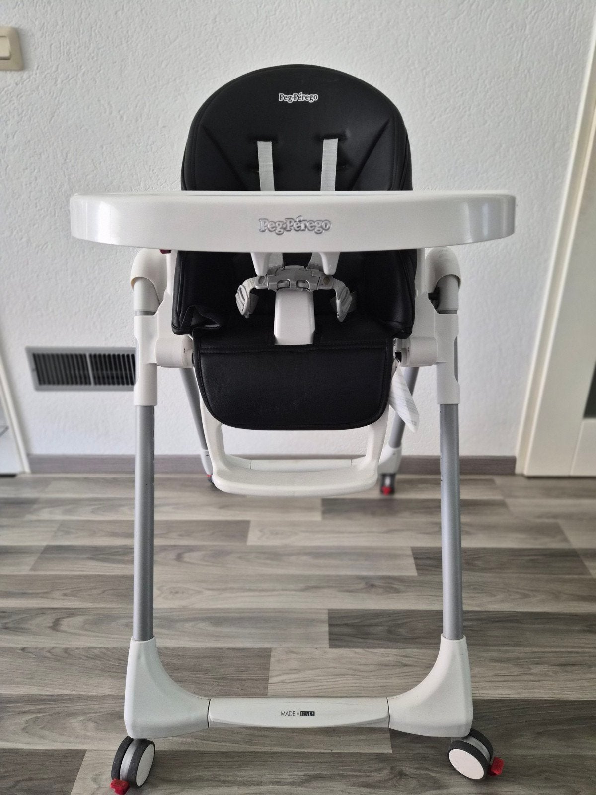 Peg Perego Prima Pappa Follow Me, Zwart en in topstaat!, Kinderen en Baby's, Kinderstoelen, Ophalen, Gebruikt, Meegroeistoel, Gordel(s)