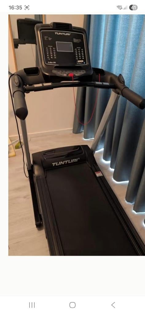 Prachtige professionele loopband TUNTURI 50i Zwift optie, Ophalen, Zo goed als nieuw, Benen, Loopband